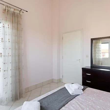 Villa Enchanting In Chalcis With Terrace Saint Minas